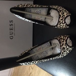 Guess pumps